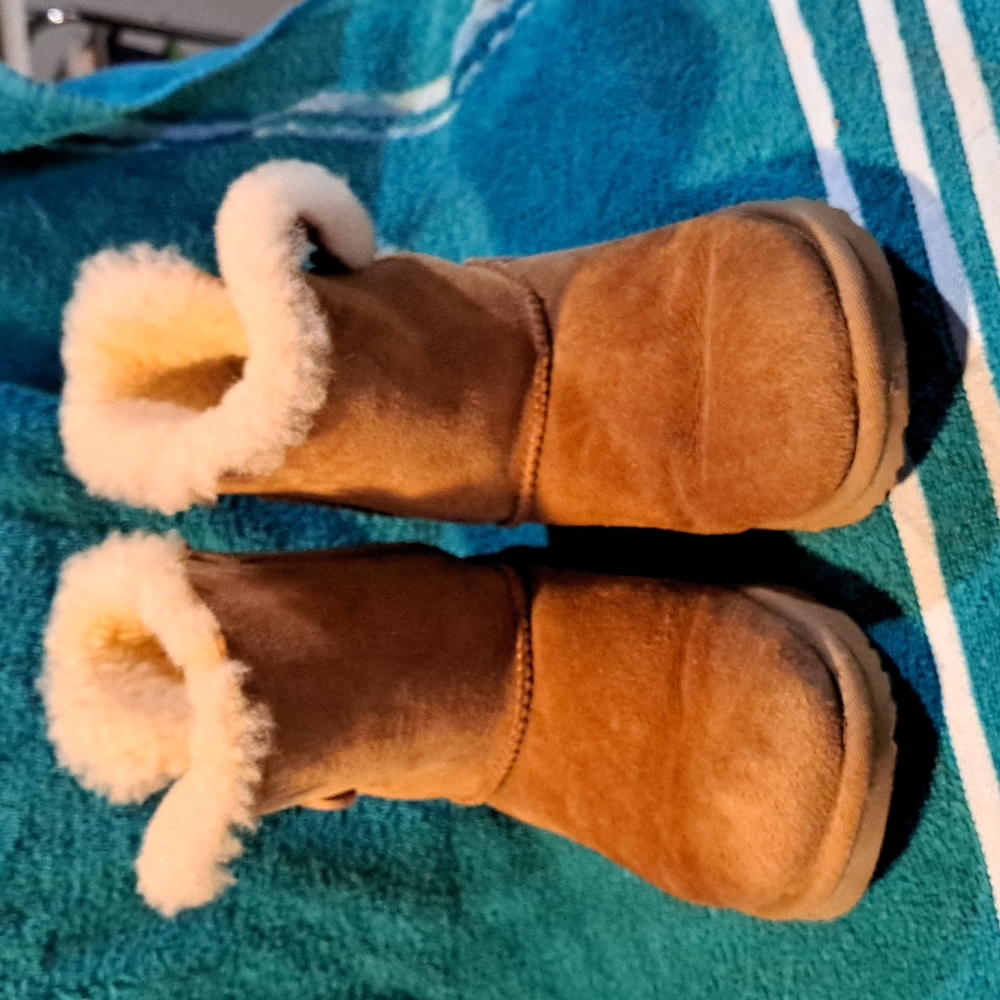 Ugg boots size 4